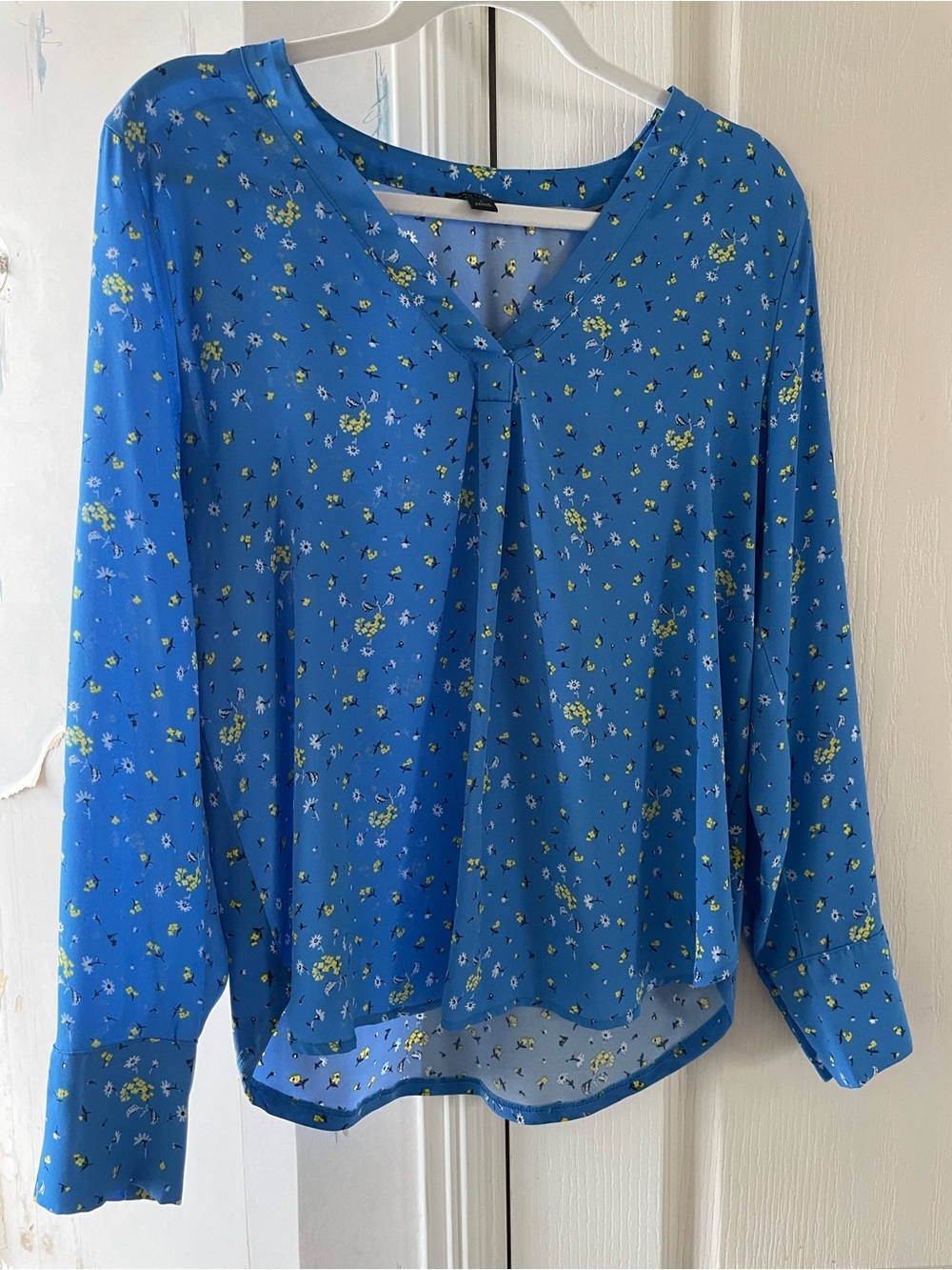 Ann Taylor Blue Floral V-Neck Long Sleeve Blouse